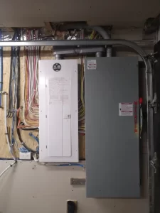 Panneau électrique installé avec compétence par Deschenes Éclair, assurant la fiabilité énergétique à Lac-Beauport.